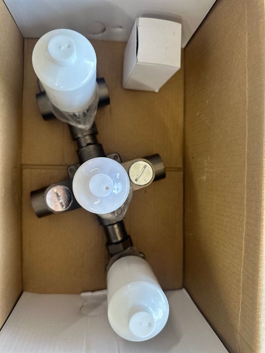 Contemporary 4-Way Thermostatic Valve