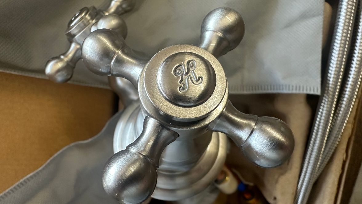 1 Set of Lavatory Faucet Handles