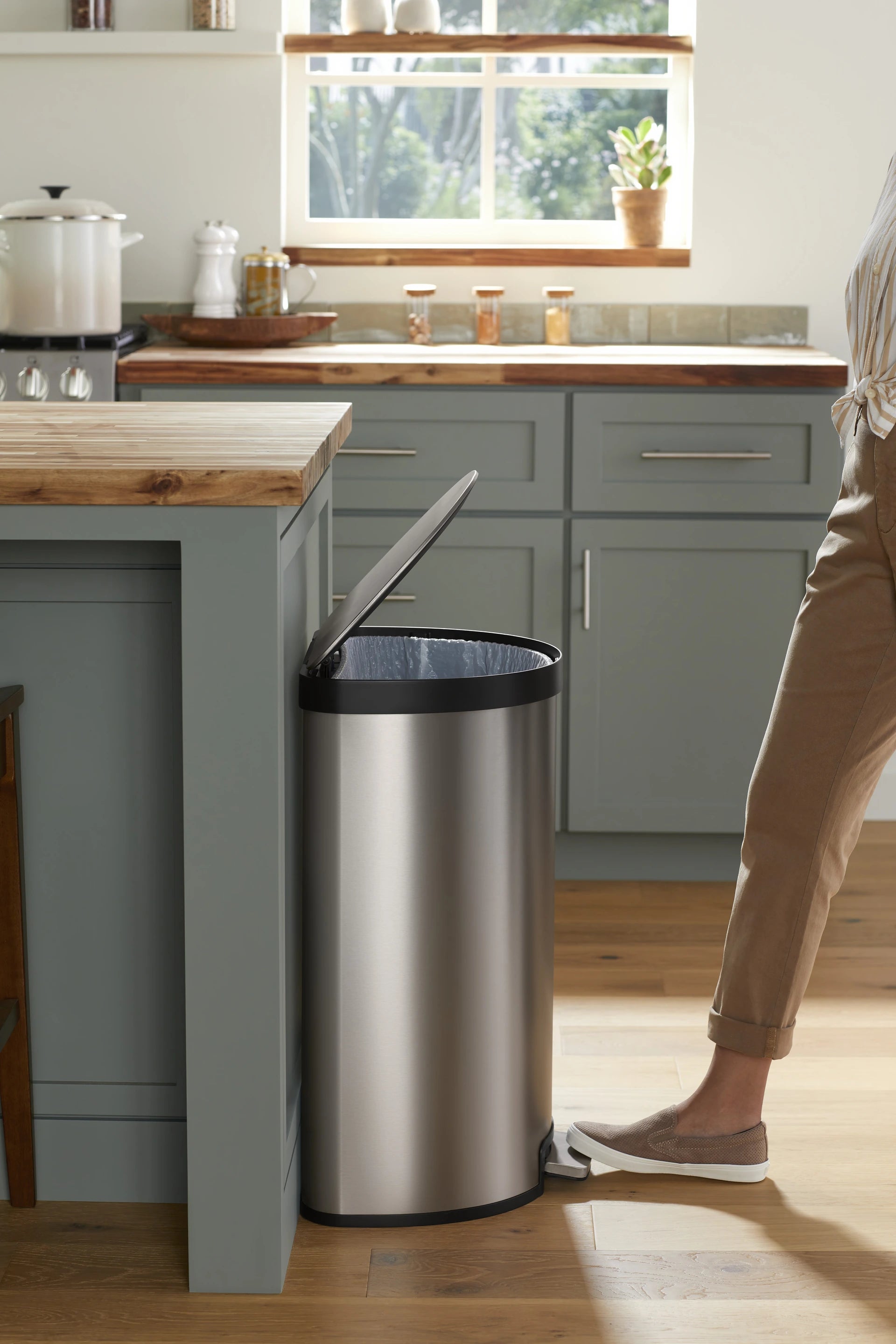 Kohler 45L (13GAL) Semi-Round Step Trash Can