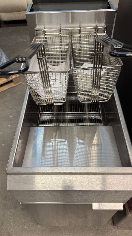 Kutano Commercial Natural Gas Fryer, 3-Burner, 50 lb Capacity, 105K BTU, Stainless Steel